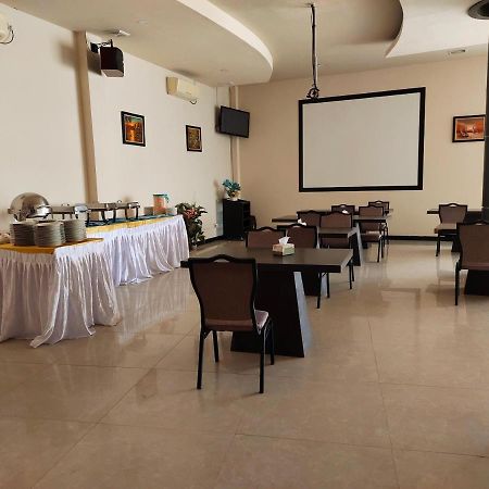 Os Hotel Tanjung Uncang Sagulung 외부 사진