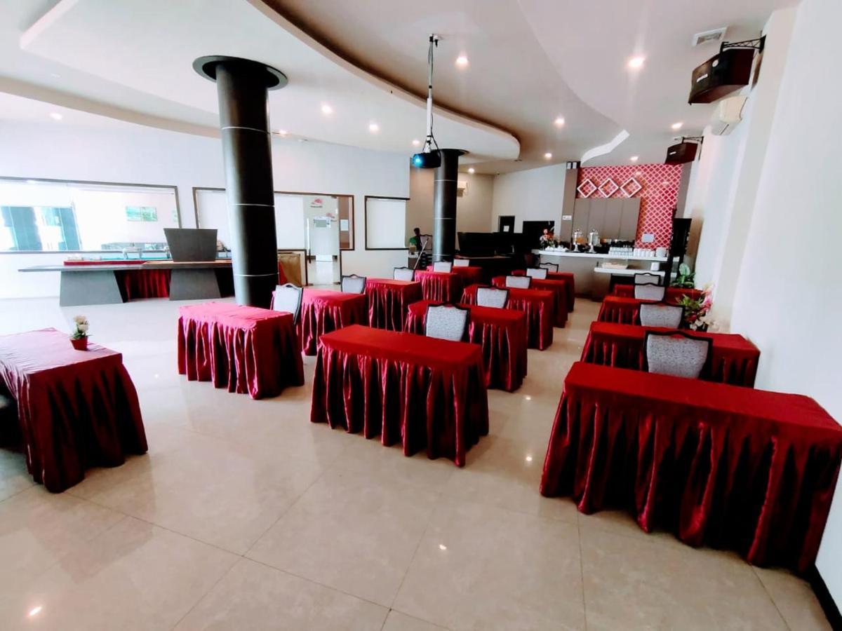 Os Hotel Tanjung Uncang Sagulung 외부 사진