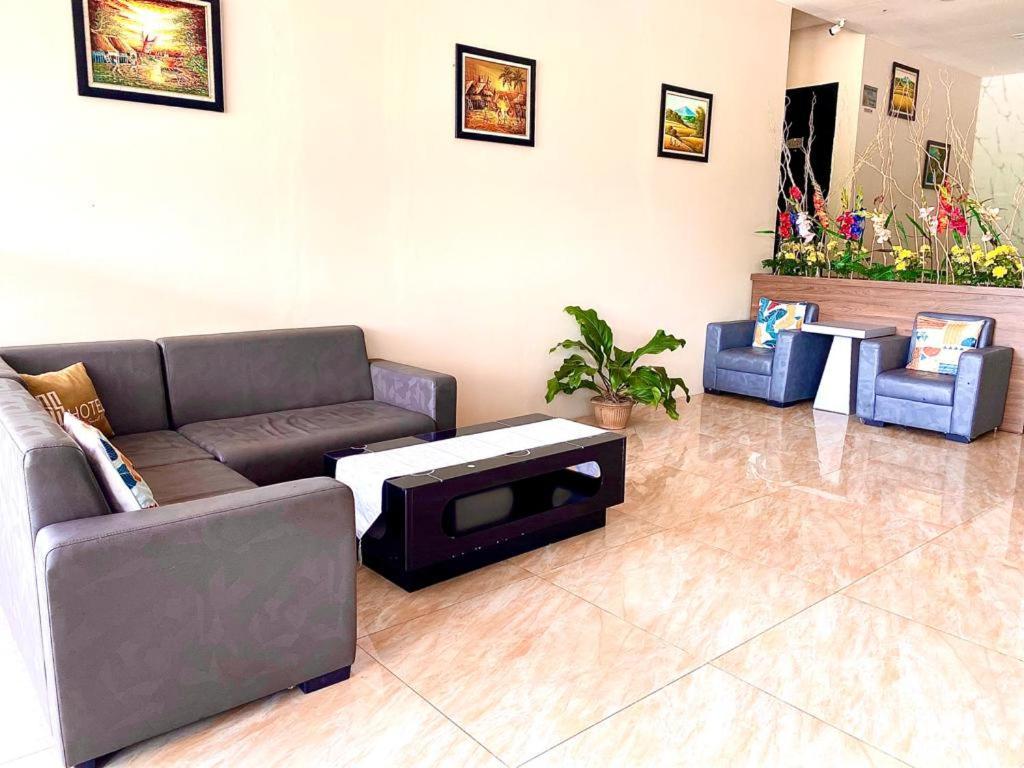 Os Hotel Tanjung Uncang Sagulung 외부 사진