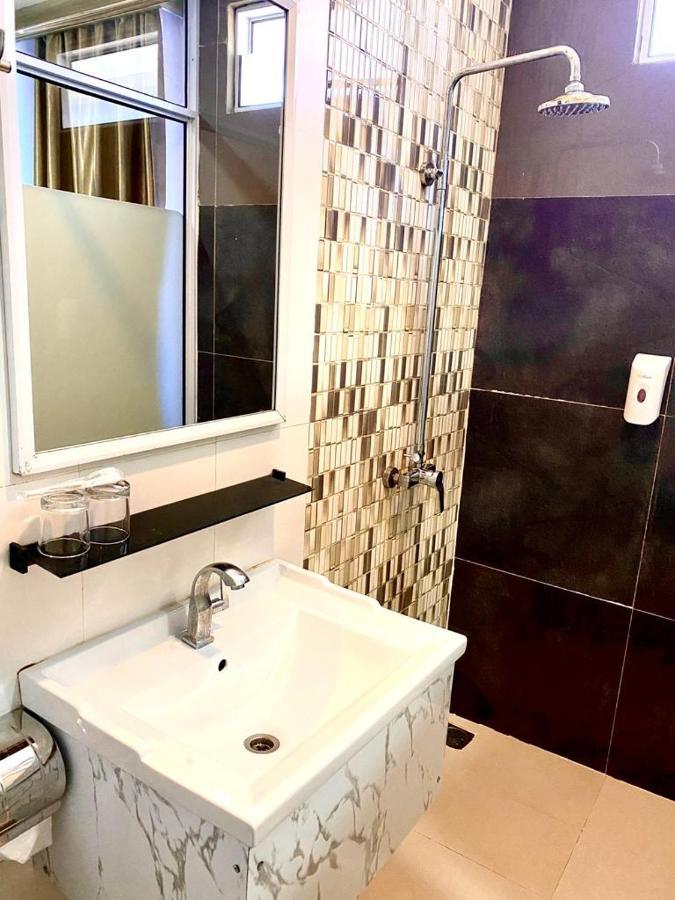 Os Hotel Tanjung Uncang Sagulung 외부 사진